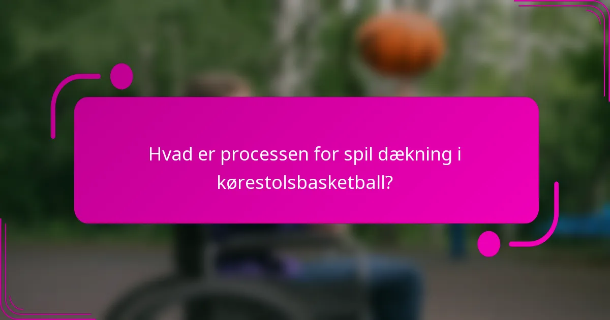 Hvad er processen for spil dækning i kørestolsbasketball?