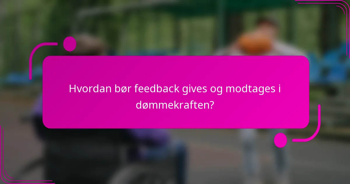 Hvordan bør feedback gives og modtages i dømmekraften?